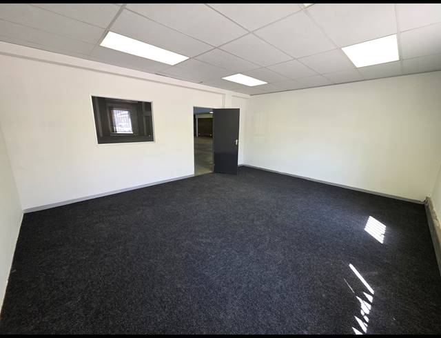 550M² WAREHOUSE TO LET IN STORMILL